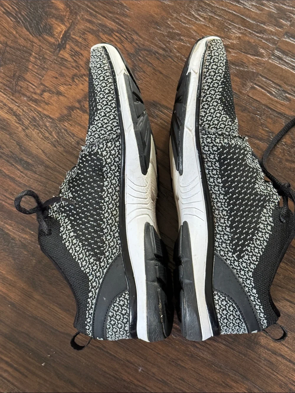 Vionic Black and White Women's Athletic Knit Sneakers